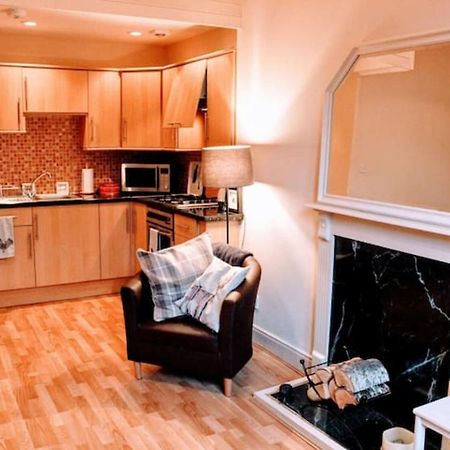 Cosy And Modern Apartment In Central Edimburgo Exterior foto